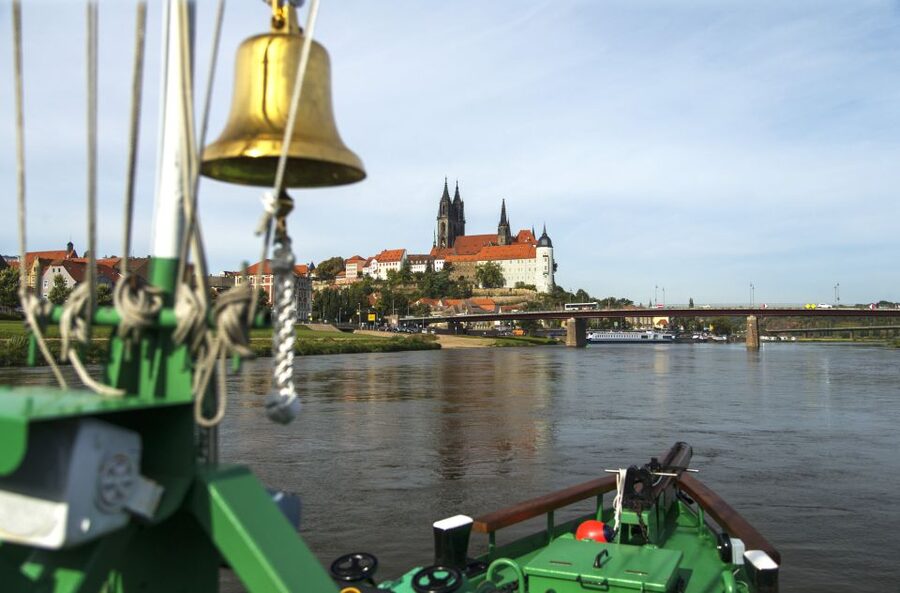 Dresden: Elbe River Cruise to Meissen - Finding the pier beneath Brühlsche Terrasse