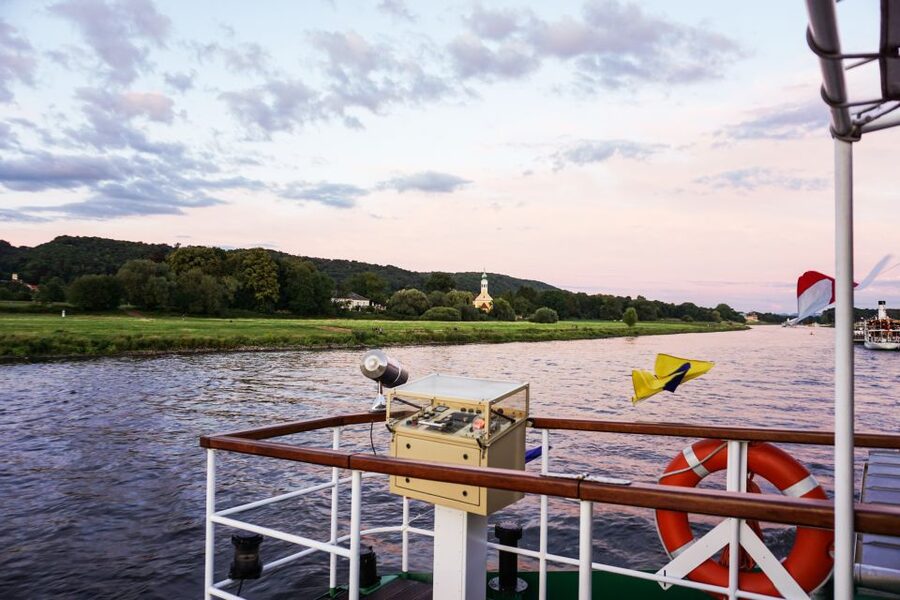 Dresden: Elbe River Cruise to Pillnitz Castle - What food and seating are like onboard