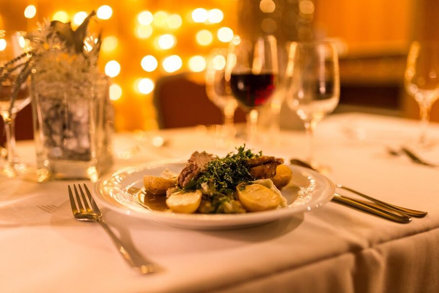 Dresden: Evening River Cruise with Dinner - Dinner in the salon