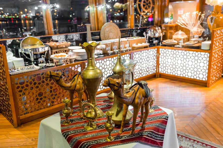 Dubai: 2-Hour Evening Dhow Cruise and Dinner - Music, entertainment, and the mood onboard