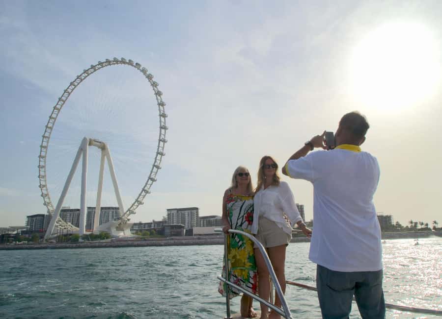 Dubai: Luxury Sunset Yacht Tour with Snacks and Drinks - Food, drinks, and the difference between departure times
