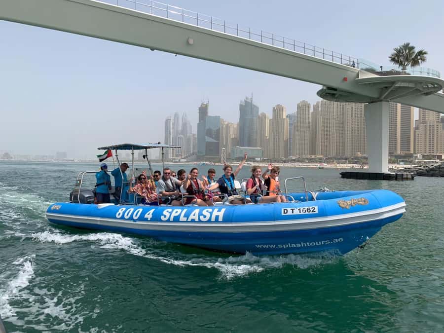Dubai Marina : 1.5-Hour Atlantis Sightseeing Speedboat Tour - The guide makes the difference