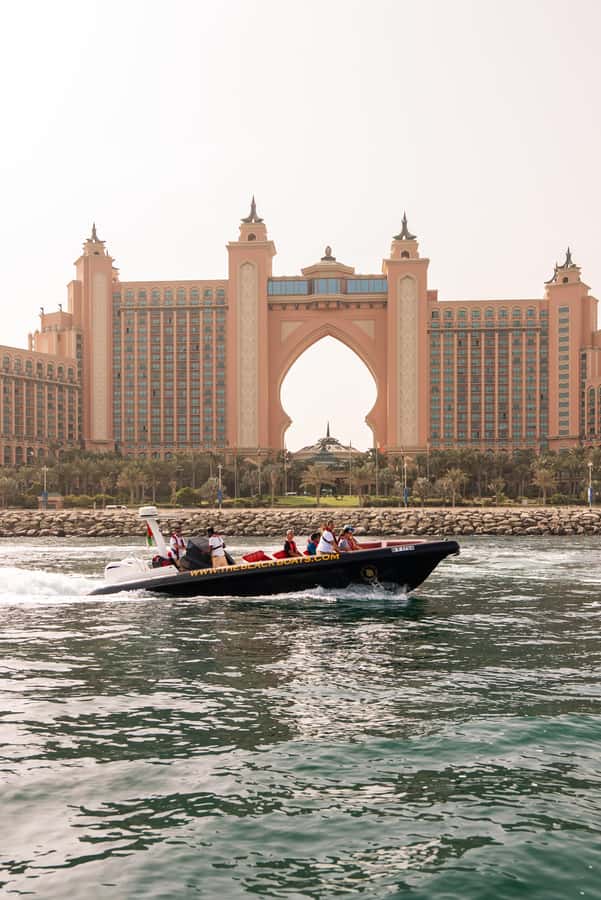 Dubai Marina: 1-Hour Luxury Sightseeing Speedboat Tour - Key points to know before booking
