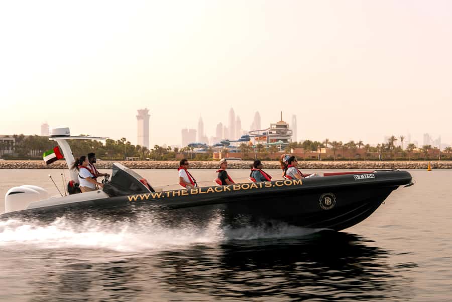 Dubai Marina: 1-Hour Luxury Sightseeing Speedboat Tour - The fast return across the open sea