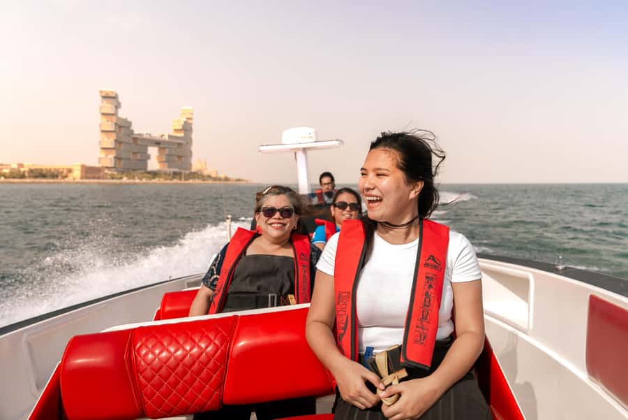 Dubai Marina: 1-Hour Luxury Sightseeing Speedboat Tour - Why the $20 price is strong value