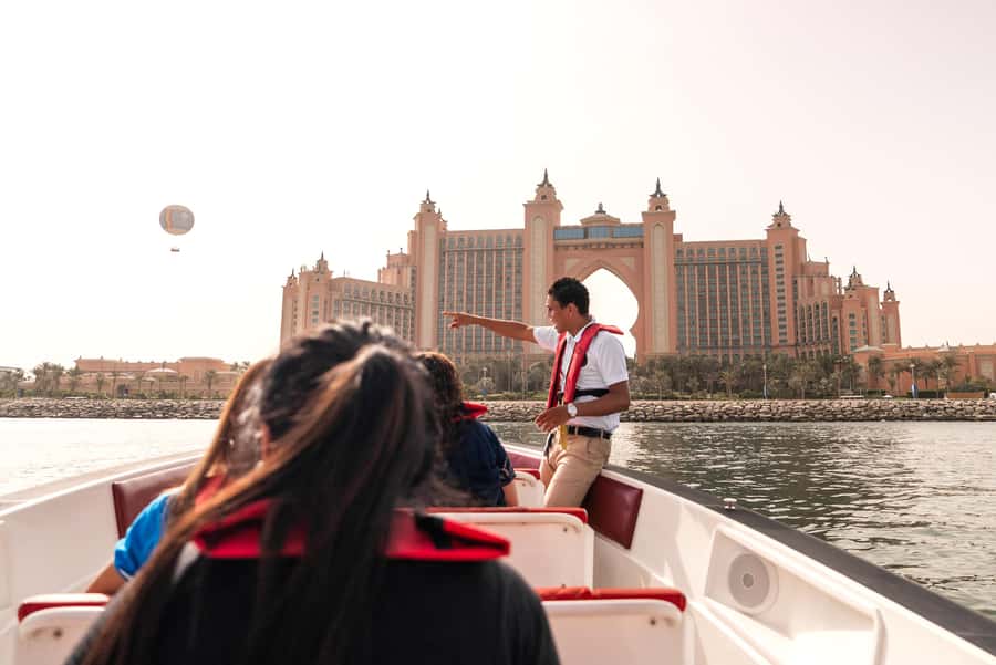 Dubai Marina: 1-Hour Luxury Sightseeing Speedboat Tour - Finding the Black Boats at Dubai Marina Yacht Club