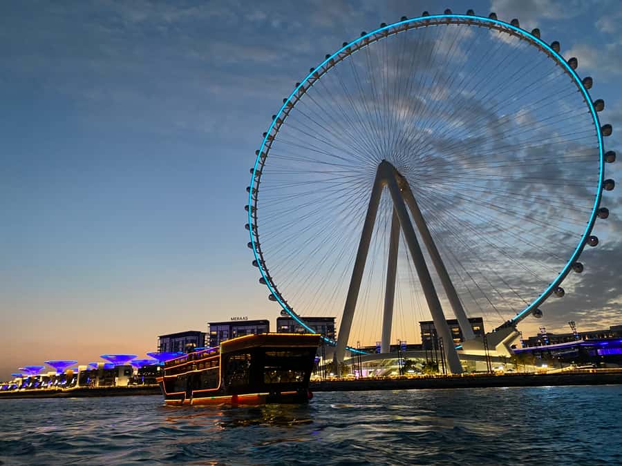 Dubai Marina: Dinner Cruise in a Traditional Boat - Welcome Drinks and the First Part of the Evening