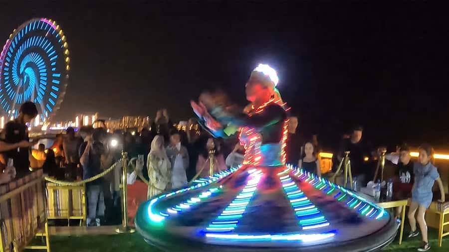 Dubai Marina: Dinner Cruise in a Traditional Boat - Who Will Enjoy This Two-Hour Cruise?