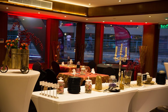 Dubai Marina Dinner Cruise with Live Music & Open Bar - Who should book this Dubai Marina cruise?