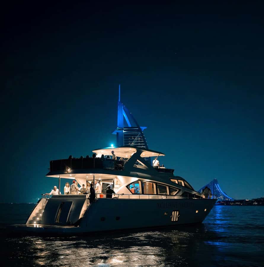 Dubai Marina: Luxury Yacht Tour with Breakfast or BBQ Option - Quick points before you book