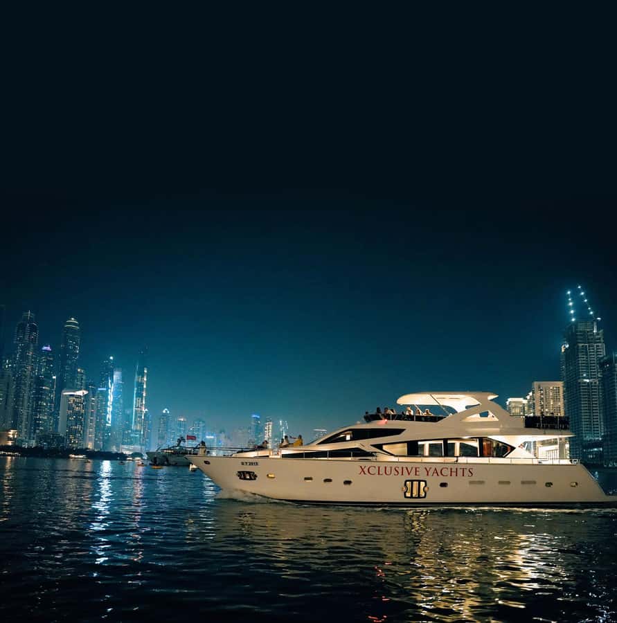 Dubai Marina: Luxury Yacht Tour with Breakfast or BBQ Option - Palm Jumeirah, Atlantis, and the wider coastline