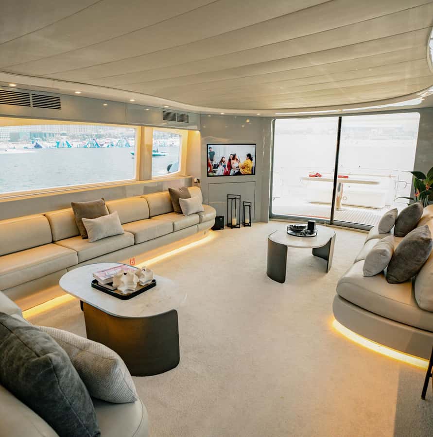 Dubai Marina: Luxury Yacht Tour with Breakfast or BBQ Option - Burj Al Arab from the water