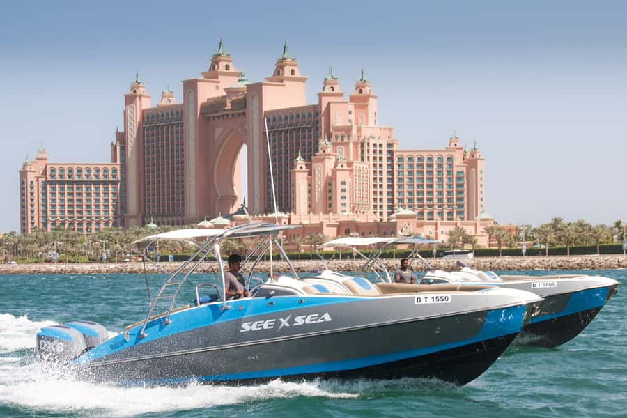 Dubai: Marina Private Boat Tour & Palm Jumeirah Sightseeing - Photo stops, music, and the human touch