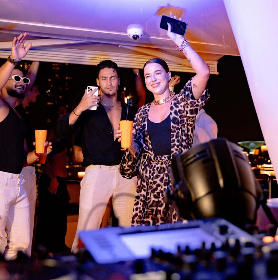 Dubai: Marina Yacht Party with BBQ, Unlimited Drinks and DJ - Key points before you book