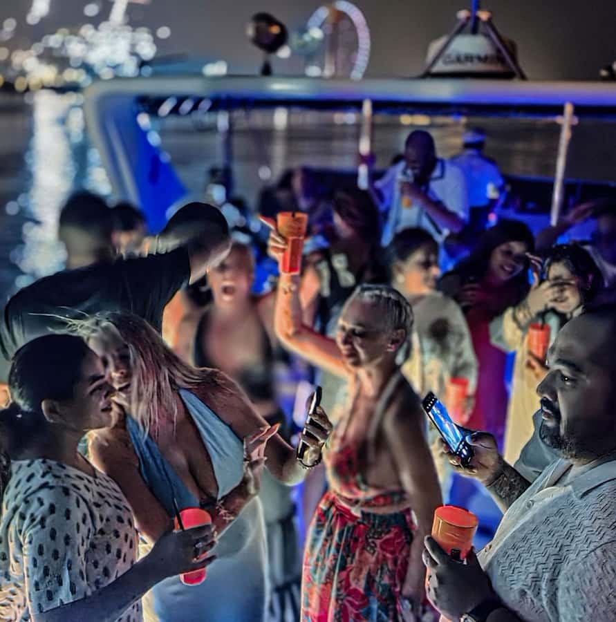 Dubai: Marina Yacht Party with BBQ, Unlimited Drinks and DJ - Arriving at Xclusive Yachts in Dubai Marina
