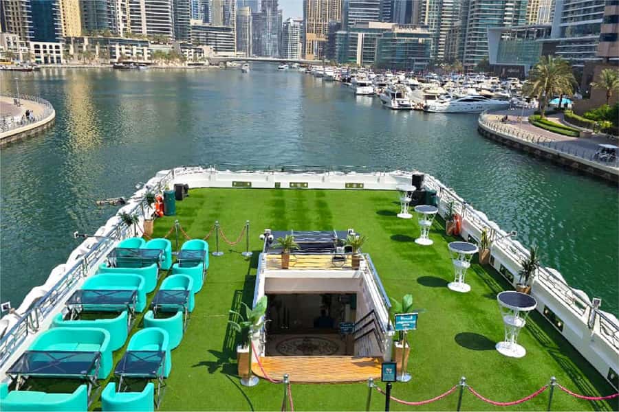 Dubai: Mega Yacht Dinner Cruise with Buffet - Buffet dinner, live cooking, and dietary choices