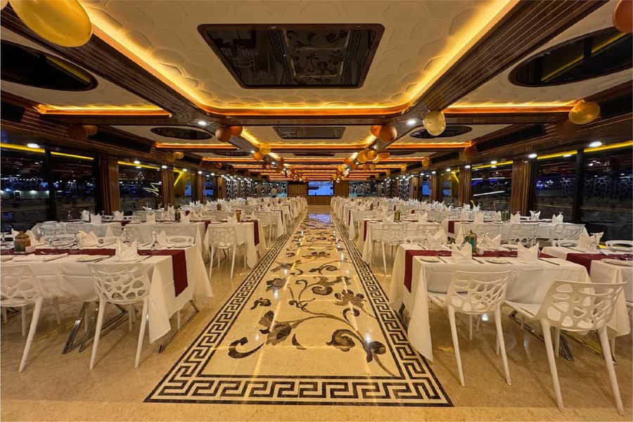 Dubai: Mega Yacht Dinner Cruise with Buffet - Standard or VIP: where the money makes sense