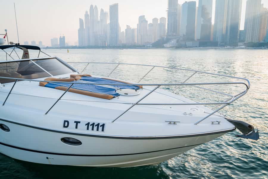 Dubai: Private Luxury Everest Yacht Cruise from Dubai Marina - Crew service and the private-group advantage