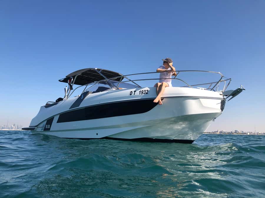 Dubai: Private Sea Escape Cruise - Swim, Tan & Sightsee - Palm Jumeirah and Atlantis on the two-hour route