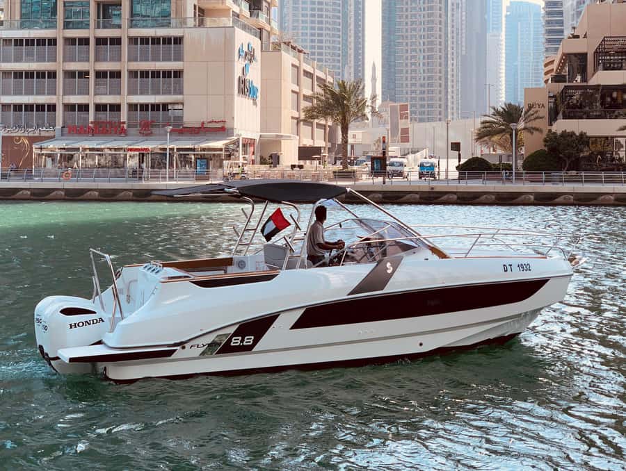 Dubai: Private Sea Escape Cruise - Swim, Tan & Sightsee - Family comfort, photos, and the captain’s role