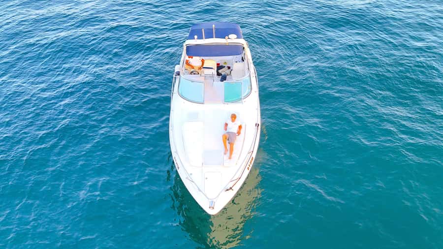 Dubai: Private Yacht Cruise for Unforgettable Memories - What the 34-foot yacht is like