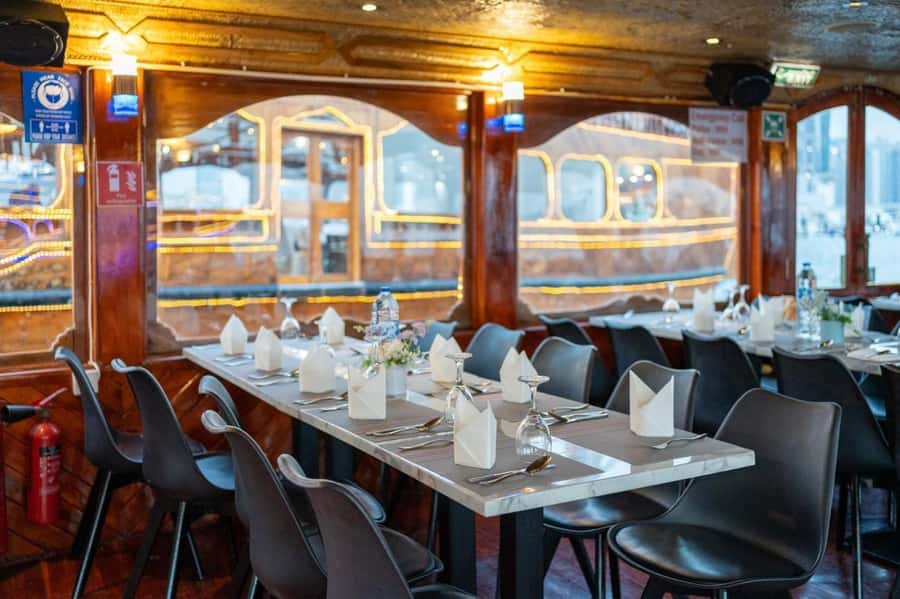 Dubai: Scenic Dhow Cruise with Buffet Dinner and Live Shows - The live entertainment: music, Tanoura dance, and puppets