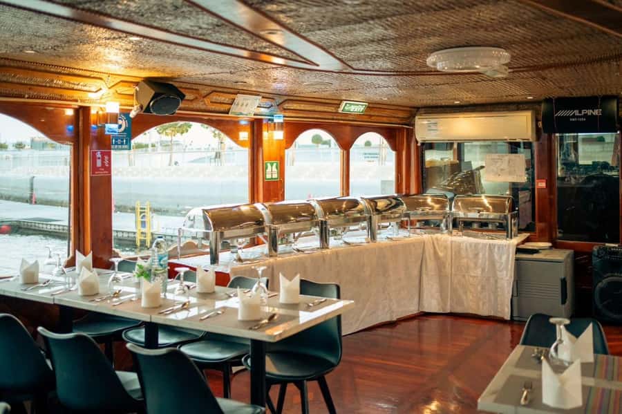 Dubai: Scenic Dhow Cruise with Buffet Dinner and Live Shows - Who should book this cruise?