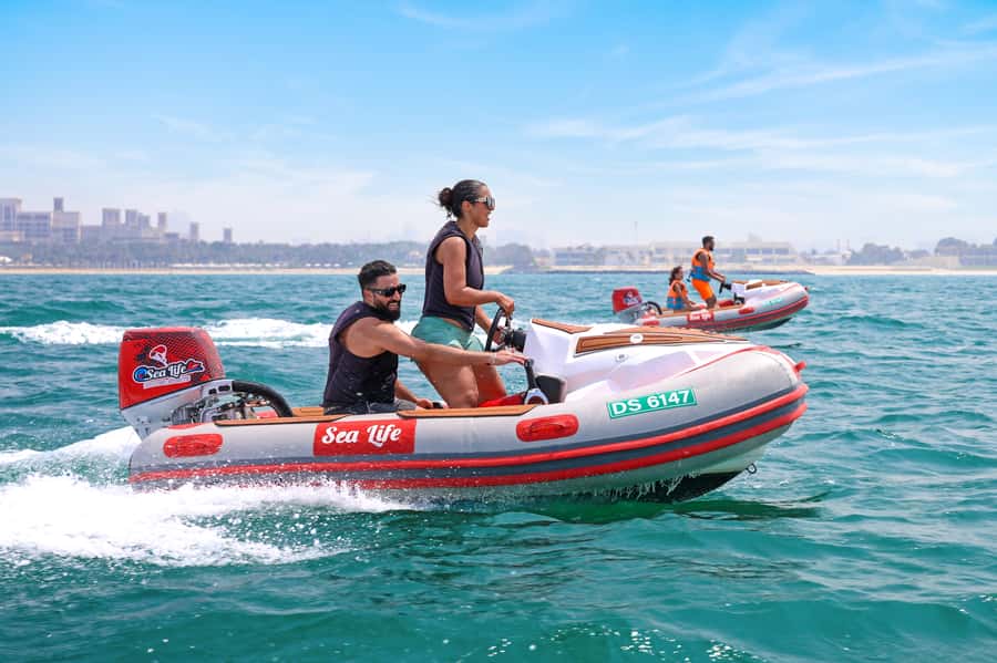 Dubai: Self-Drive Boat Experience for 1 or 2 People - Jumeirah Beach Residence and Ain Dubai