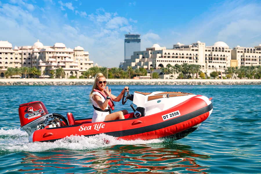 Dubai: Self-Drive Boat Experience for 1 or 2 People - Madinat Jumeirah and Burj Al Arab
