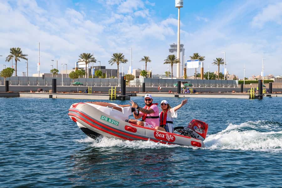 Dubai: Self-Drive Boat Experience for 1 or 2 People - Atlantis The Royal, Atlantis The Palm, and Kempinski