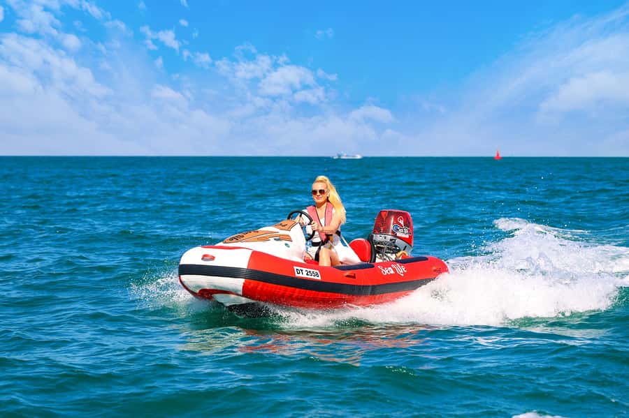 Dubai: Self-Drive Boat Experience for 1 or 2 People - What driving the boat feels like