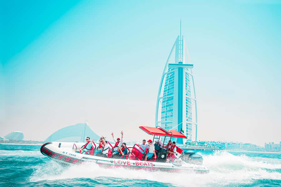 Dubai: Sightseeing Speedboat Tour with Live Tour Guide - The crew, photos, and service