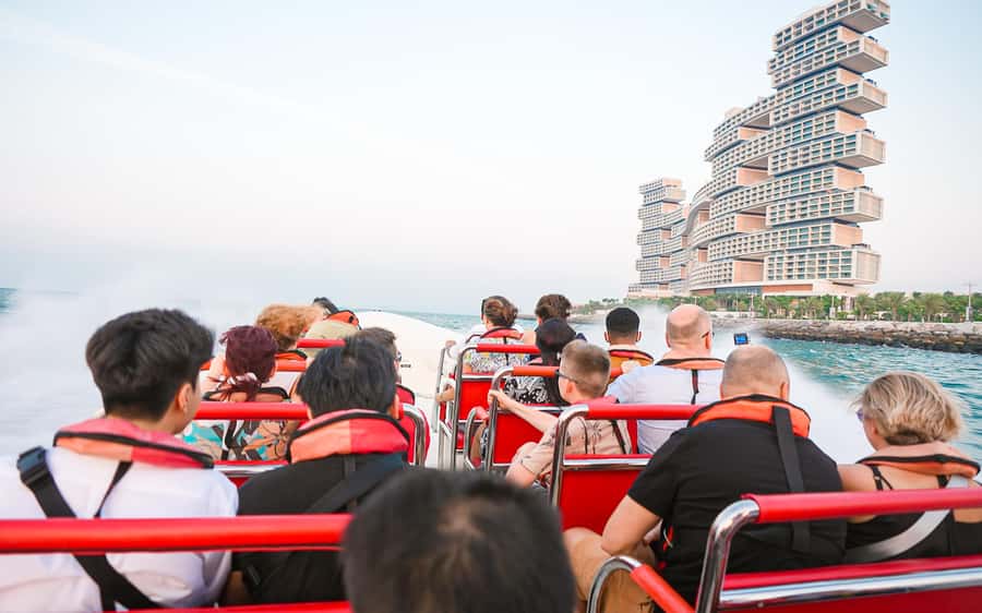 Dubai: Sightseeing Speedboat Tour with Live Tour Guide - What the high-speed section really feels like