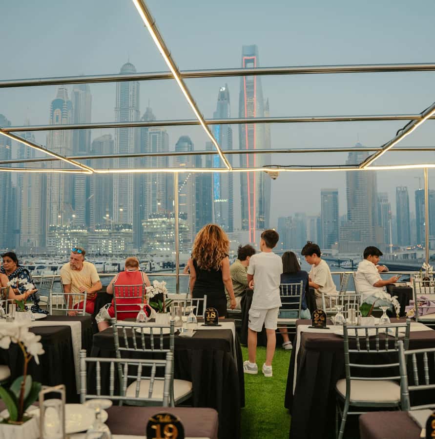 Dubai: Sunset or Dinner Cruise with Live Music & Open Bar - Service, seating, and the real pace of the evening