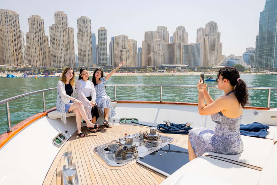 Dubai: The Luxury Yacht Tour with Live BBQ Option - Dubai Marina, JBR, and Bluewaters Island