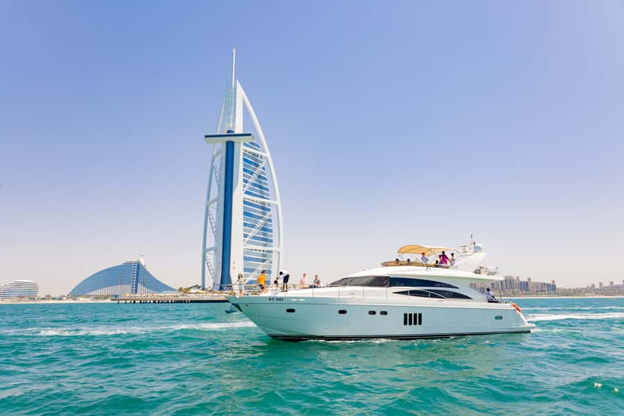 Dubai: The Luxury Yacht Tour with Live BBQ Option - Palm Jumeirah and the Burj Al Arab