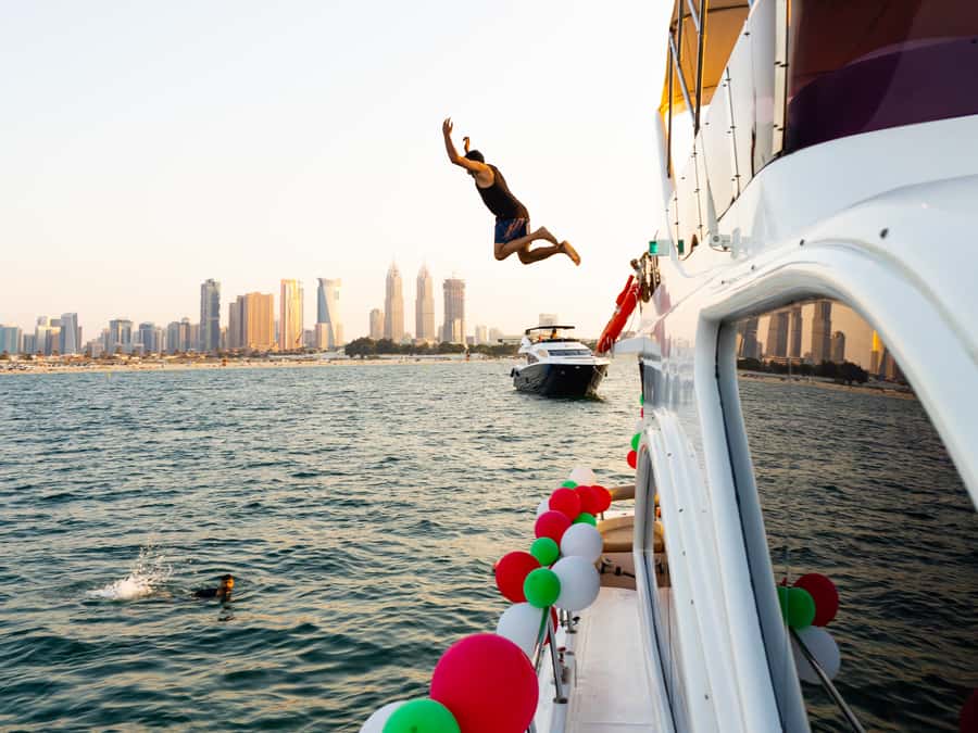 Dubai: Yacht Cruise with Swimming, Snorkeling and BBQ Lunch - Snorkeling: a modest extra, not the main event