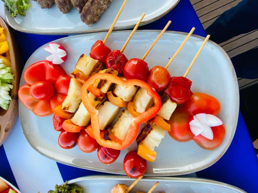 Dubai: Yacht Cruise with Swimming, Snorkeling and BBQ Lunch - Who will enjoy this cruise most?