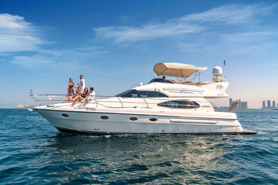 Dubai Yacht Tour - Boat Trip upto 12 guests Private event - One Hour: Marina Canal and JBR