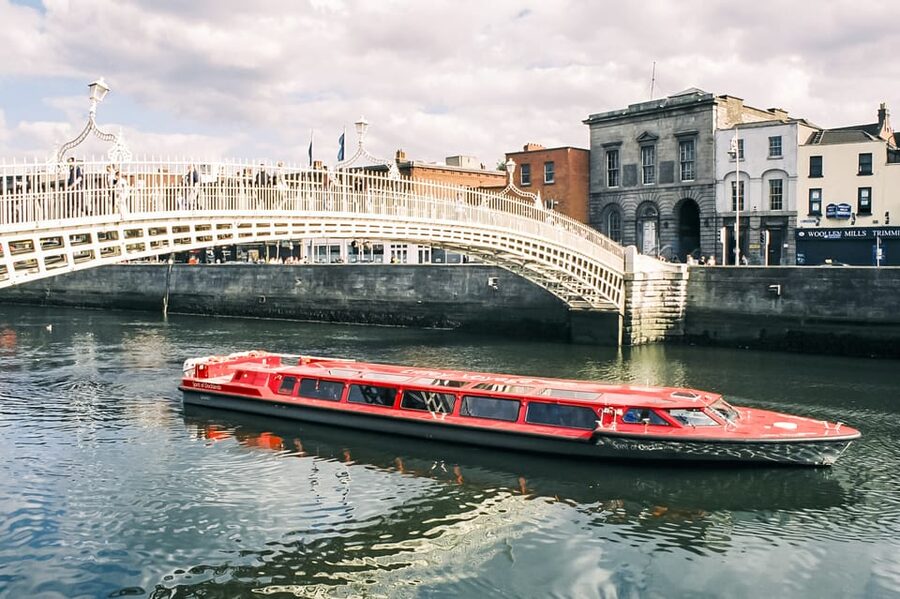 Dublin: River Liffey Sightseeing Cruise - Vikings, Canals, Reclaimed Land, And Oliver Cromwell