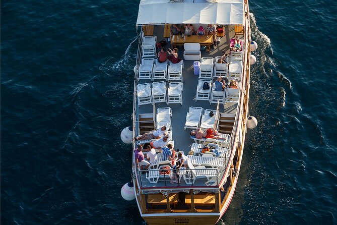 Dubrovnik: 3 Islands Boat Tour with Lunch & drinks(FR, ES, EN) - Meeting at the Green Market and boarding TRITON