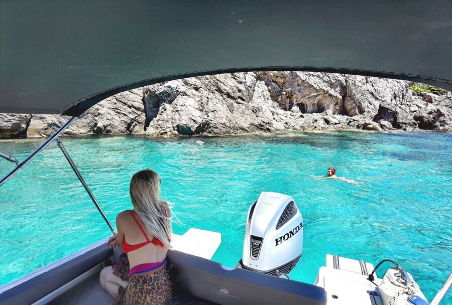 Dubrovnik: Blue Cave & Sunj Beach Boat Tour with Drinks - Swimming through the Three Green Caves