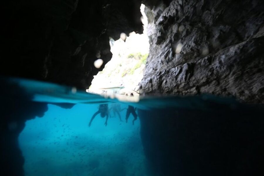 Dubrovnik: Blue Cave & Sunj Beach Boat Tour with Drinks - Getting to the boat and setting off