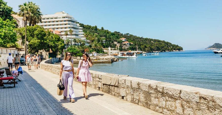 Dubrovnik: Elaphite Island Cruise w/ Drinks & Optional Lunch - Lunch on Rita and the case for booking it