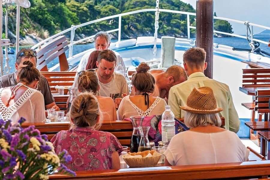 Dubrovnik: Elaphite Islands Cruise with Drinks/Lunch Options - The crew makes the long day easy
