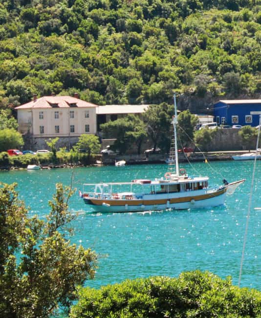 Dubrovnik: Full-Day Blue Cave & Elaphiti Islands Boat Tour - Šipan and Suđurađ: the best stop for a proper lunch