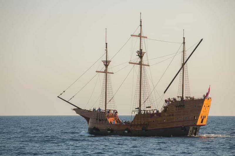 Dubrovnik: Karaka - Game of Thrones Cruise & Walking Tour - Boarding at Port Gruž and settling onto the ship