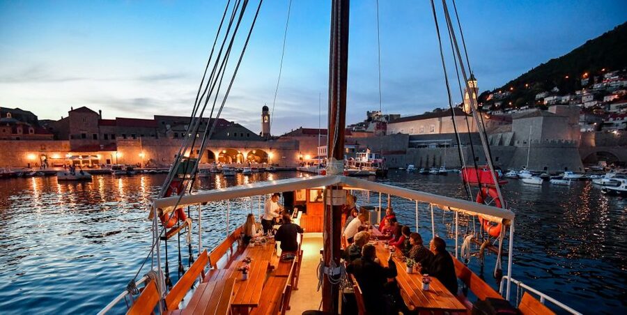 Dubrovnik: Panoramic Sunset Cocktail Cruise Around Old Town - Why this cruise works so well at sunset