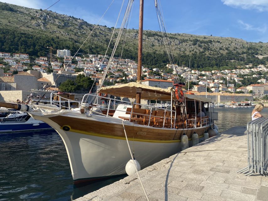 Dubrovnik: Panoramic Sunset Cocktail Cruise Around Old Town - Cocktails made at the illuminated station