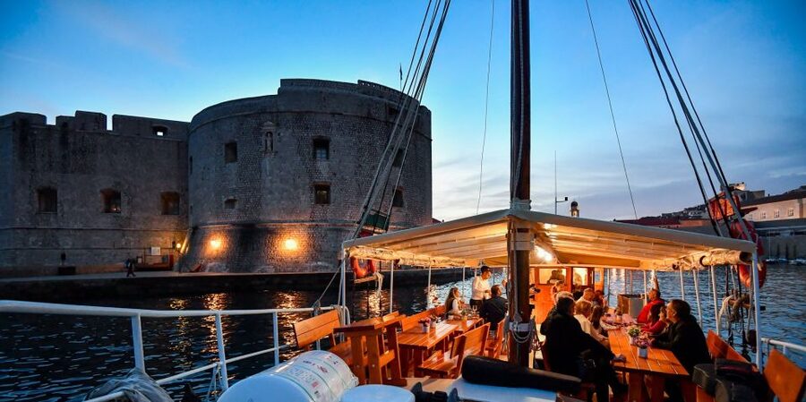 Dubrovnik: Panoramic Sunset Cocktail Cruise Around Old Town - Snacks that add real value